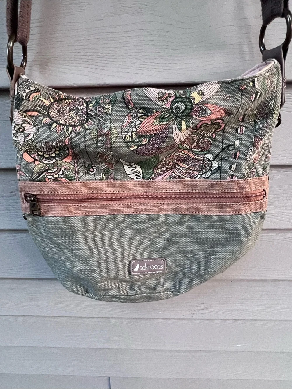 Sakroots - Artist Circle Soft
Crossbody Bag with
Adjustable Strap - OS - Picture 2 of 16